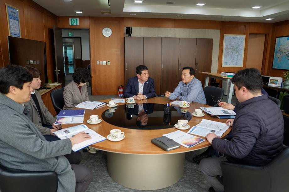 이재영 증평군수, 지역 철도 현안 해결 위해 철도공단 방문