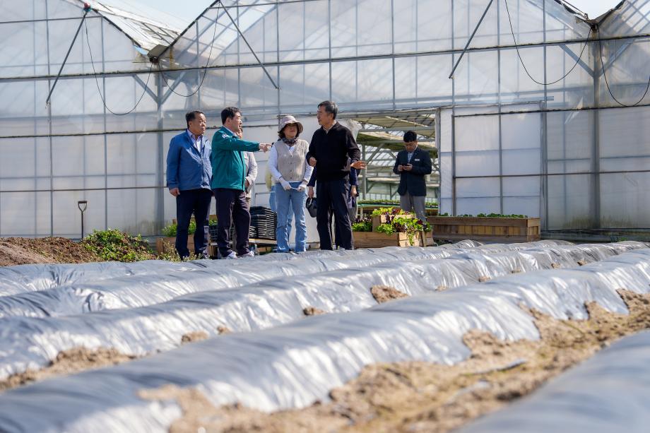 이재영 증평군수, 영농철 맞아 농업 현장 점검 나서